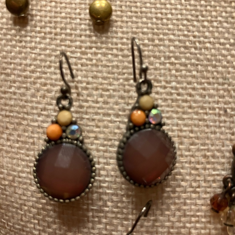 Five pairs of pierced earrings in a variety of styles - Picture 8 of 12